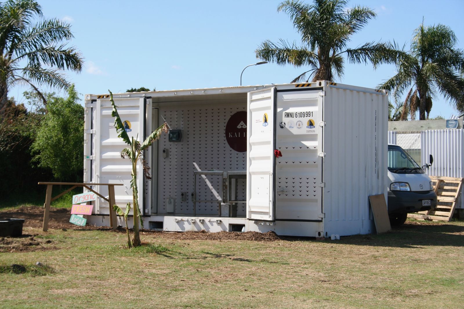 Shipping container serves up delicious kai moana for the community